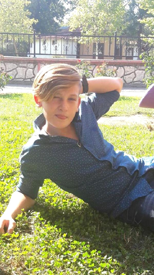 Fenalaşan 16 Yaşındaki Berber Kalfası, Öldü