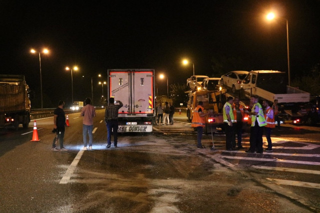 Tem’de İki Kamyon Çarpıştı: 1 Yaralı