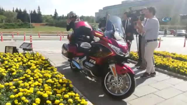 Kenan Sofuoğlu Yemin Törenine Motosikletiyle Geldi