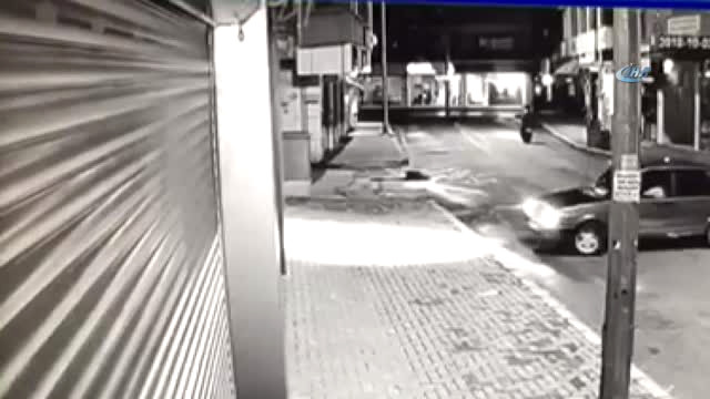 Kontrolden Çıkan Otomobil Züccaciye Dükkanına Girdi…kaza Anları Kamerada