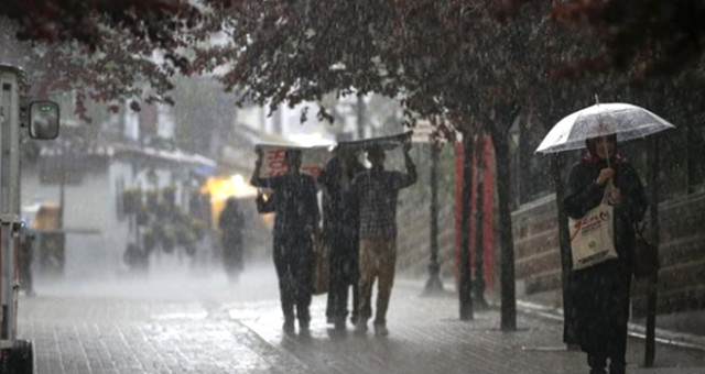 Meteoroloji Uyardı: İstanbul’a Salı Günü Sağanak Yağış Geliyor