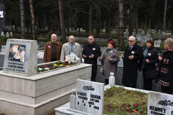 Şehit Emniyet Müdürü Gaffar Okan’a, Hendek’teki Mezarı Başında Hüzünlü Anma