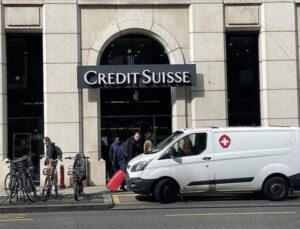 Credit Suisse 68.6 milyar dolarlık varlık çıkışı yaşandığını duyurdu