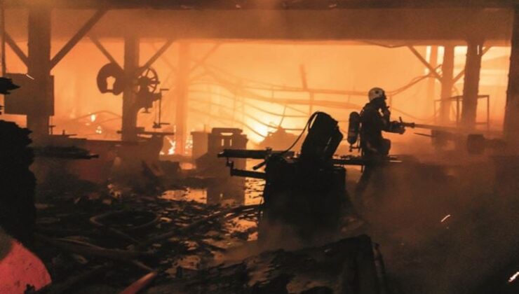 Mobilya fabrikasındaki yangında can kaybı artıyor: 3 emekçi ve 1 itfaiye eri hayatını kaybetti