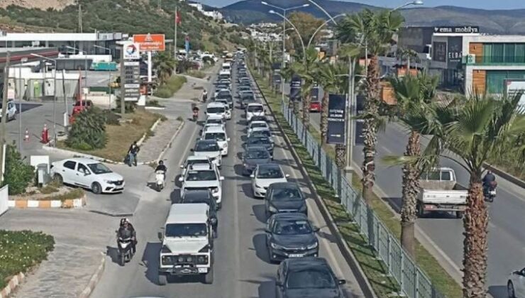 Muğla’da bayram hareketliliği! Metrelerce araç kuyruğu oluştu