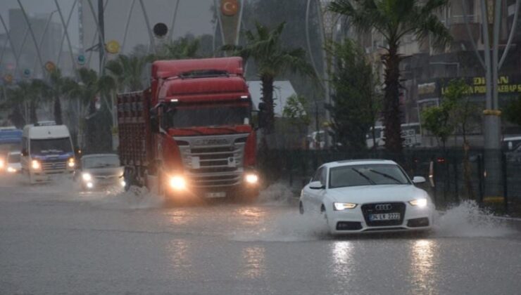 Silopi’de sağanak hayatı olumsuz etkiledi: Eğitime 1 gün orta verildi