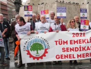 Emekliler Ankara’da aksiyon yaptı: ‘Derhal seyyanen ek artırım yapılmalı’