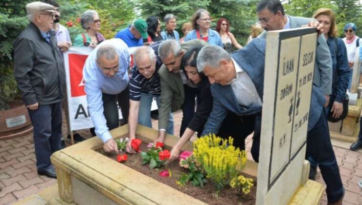 İlhan-Turhan Selçuk kardeşleri hasretle andık: Yolumuzu aydınlatıyorlar
