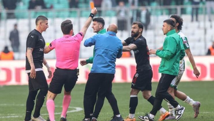 TFF 2. Lig’de saha karıştı: 5 futbolcu kırmızı kart gördü!