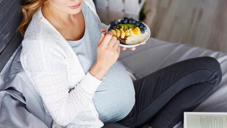 Uzman tabip hamile bayanları uyardı: Bebek kaybetmemek için birinci 3 ayda bu besinlere dikkat