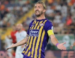 Alanya’da olaylı maç: Arda Turan kırmızı kart gördü!