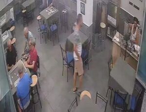 Kahvehanede dehşet anları: Rahat tutumlarla geldi, işletmeciyi bu türlü bıçakladı!