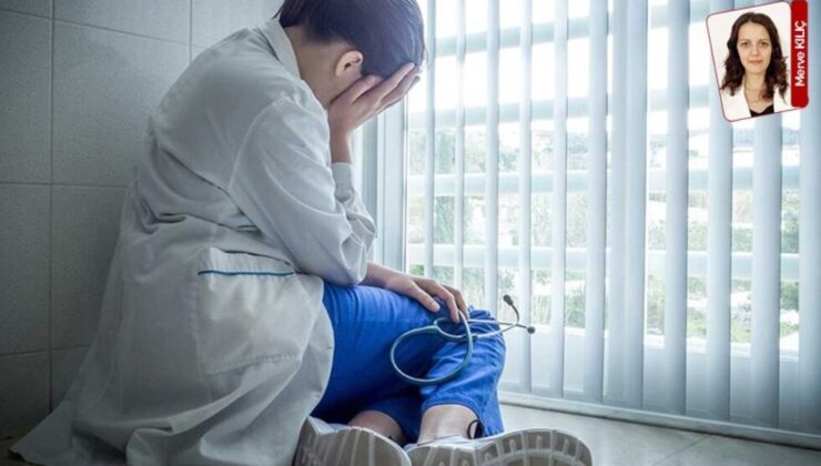 Sağlık Bakanlığı, ‘şiddet’ verilerinin bulunduğu ‘beyaz kod’u rapordan çıkardı: ‘Engelleyemiyorsan gizle’