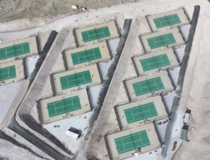 Erciyes’teki 2 bin 300 rakımlı tenis kortlarına reaksiyon: ‘Canım ülkemin parasına vallahi yazık’