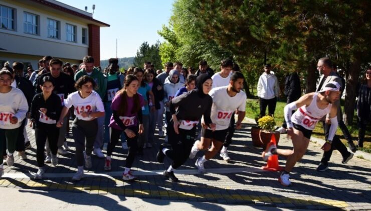 Üniversite öğrencilerinden 29 Ekim’de büyük jest: Cumhuriyet Bayramı için bin 923 metre koştular
