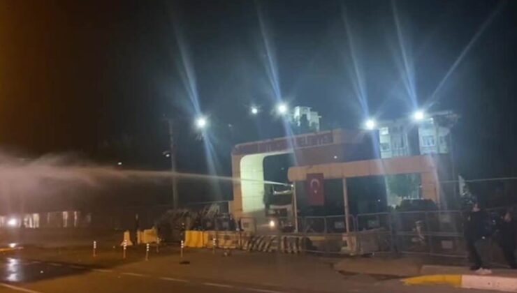 Kayyum atanan Mardin Büyükşehir Belediyesi önünde yaşanan olaylarla ilgili 9 kişi gözaltına alındı