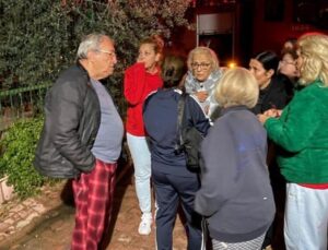 Meskeni yanan yaşlı bayan, canını güç kurtardı