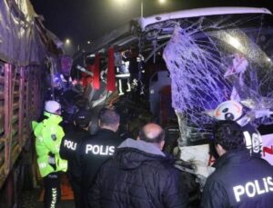 Denizli’de feci kaza: Meyyit ve yaralılar var!