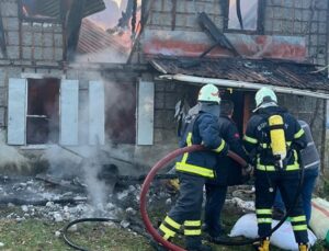 Giresun’da 2 katlı konutta yangın paniği: 88 yaşındaki yatalak hasta kurtarılamadı