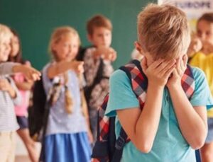 Uzmanından ‘zorbalık’ uyarısı: Bu belirtilere dikkat!