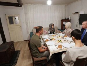 Erdoğan’ın iftar ziyaretinde, sobalı konut ayrıntısı dikkat çekti: Bakan Bayraktar’ın sözleri akıllara geldi!