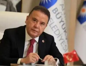 Muhittin Böcek yine hastaneye kaldırıldı