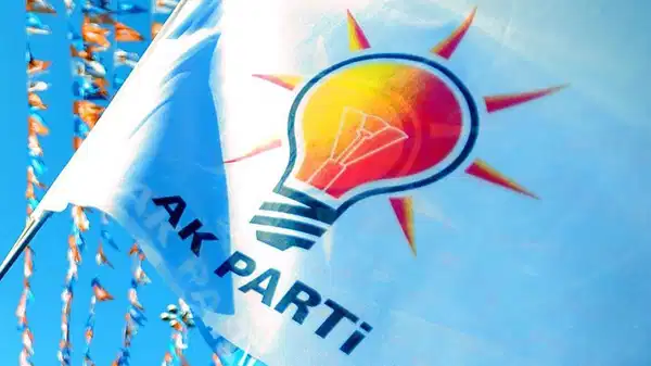 AKP’li liderlerin tartışması hengameye döndü: Sokak ortasında birbirlerine girdiler!