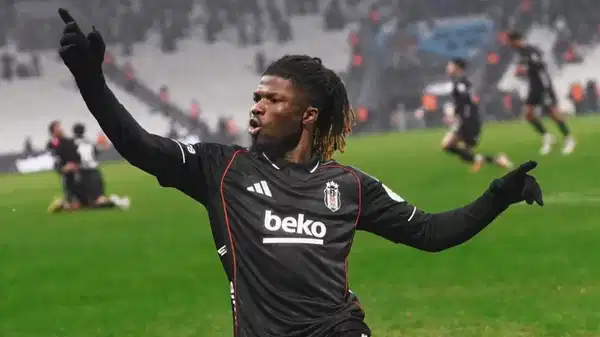 Beşiktaşlı El Bilal Toure’den reaksiyon: ‘O aptallar üzere olmayın’