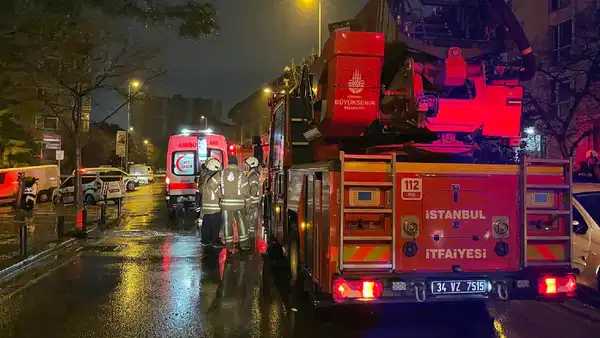 Beşiktaş’ta 4 katlı binada korkutan yangın! 2 kişi dumandan etkilendi…