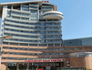 CHP, siyasi partilerle yine bayramlaşma kararı aldı, AKP ile bayramlaşmayacak