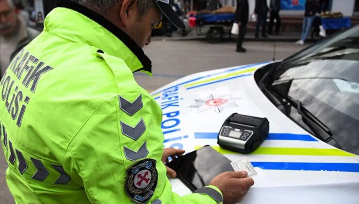 Trafikte tartıştığı kişinin arabasına ziyan veren şoföre rekor ceza