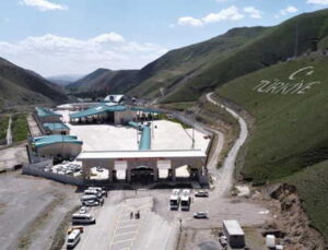 Türkiye-İran hududundaki gümrük kapılarında günübirlik yolcu geçişleri durduruldu