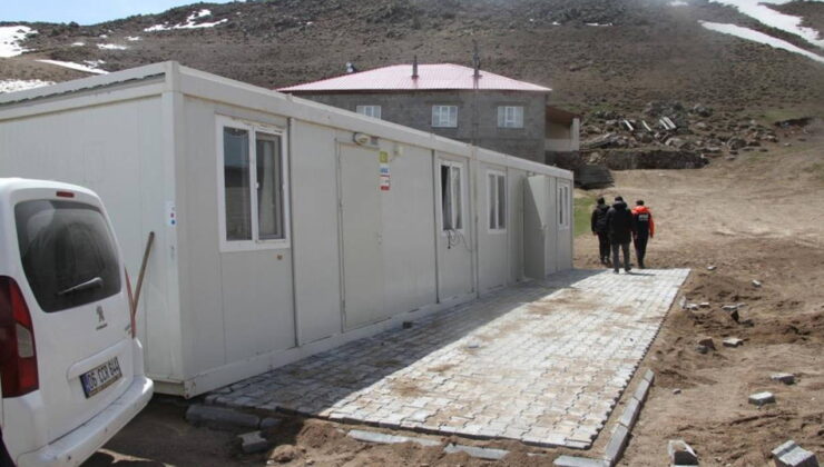 Ağrı’da zelzele: Meskenleri hasar görenlere konteyner verildi
