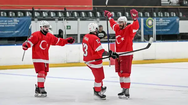 Buz Hokeyi Ulusal Ekibi’nden turnuvaya farklı başlangıç!