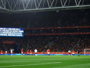 İspanya – Mısır maçında büyük skandal: İslamofobik tezahürat geceye damga vurdu!