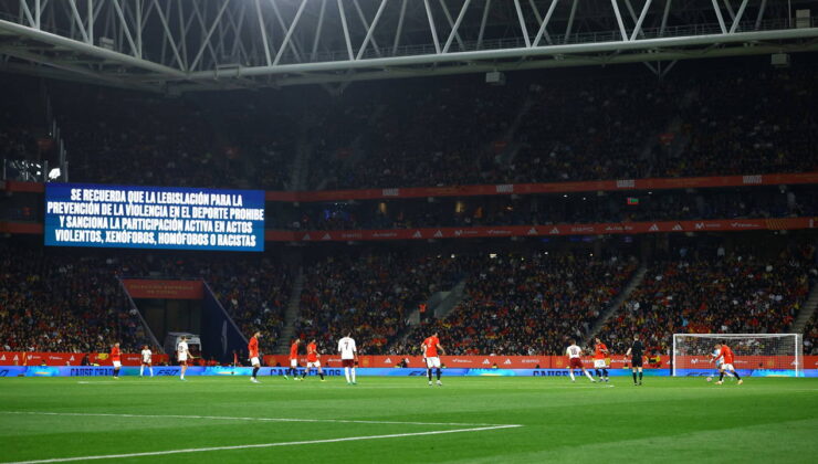 İspanya – Mısır maçında büyük skandal: İslamofobik tezahürat geceye damga vurdu!