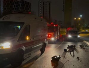 İstanbul Kartal’da iki araba çarpıştı: Yaralılar var!