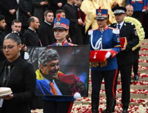 Mircea Lucescu son seyahatine uğurlandı