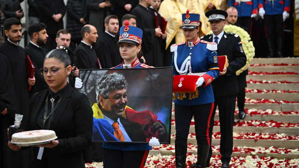 Mircea Lucescu son seyahatine uğurlandı