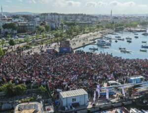 İstanbul’da meydan ve parklar ulusal maç heyecanıyla doldu taştı: Beşiktaş, Bakırköy, Kadıköy, Maltepe, Tuzla, Ataşehir…