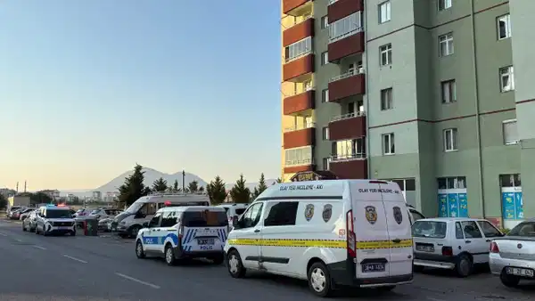 Kayseri’de acı olay… Salonun ortasında oğlunu meyyit buldu!