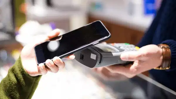 Paratika ve Nearpay’den akıllı telefonları POS aygıtına dönüştüren işbirliği