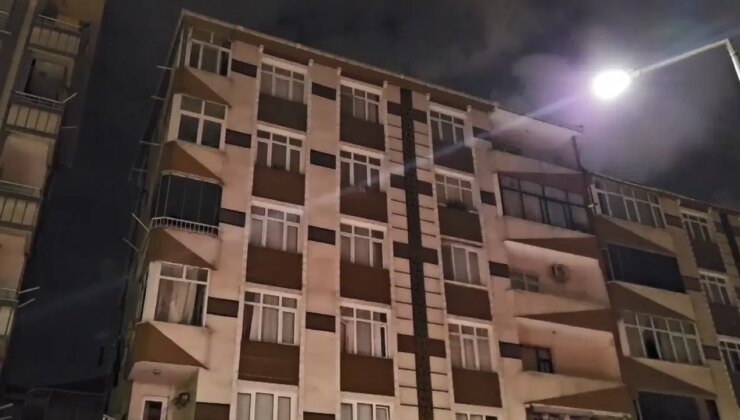 Bahçelievler’de hareketli anlar: Kolonlarından ses gelen apartman tahliye edildi!
