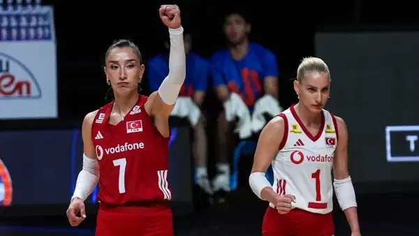Hande Baladın’dan kadro arkadaşlarına övgü: ‘Buraları oynamayı seviyoruz’